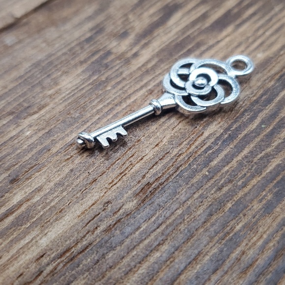 Intricate Casablanca Key Pendant | BASHERT JEWELRY - Bashert  Rose intricate key pendant‎